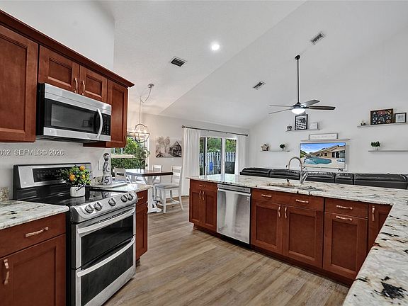 4th image of 5832 SW 88th Ter