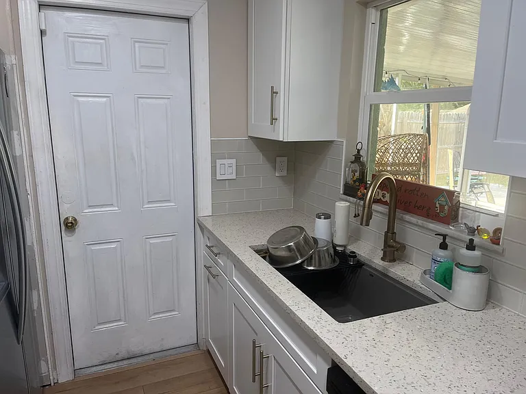 310 Dorchester Dr — Photo 10