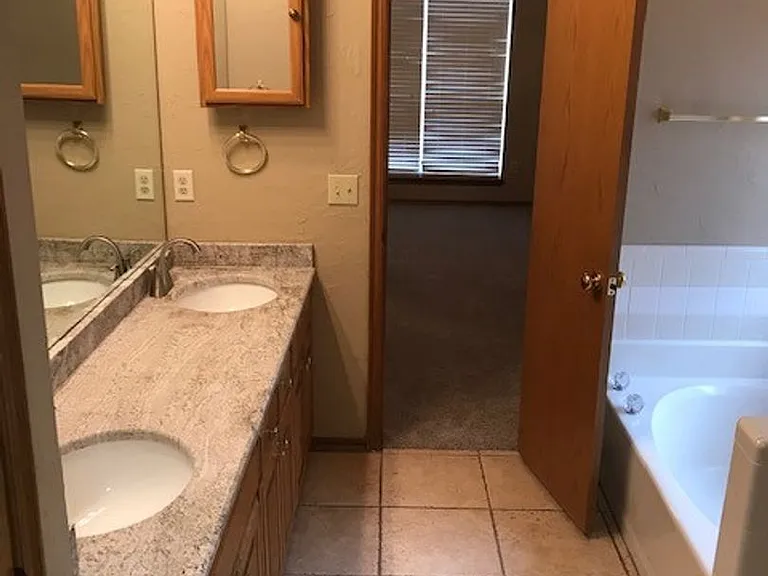 513 Laws Dr — Photo 8