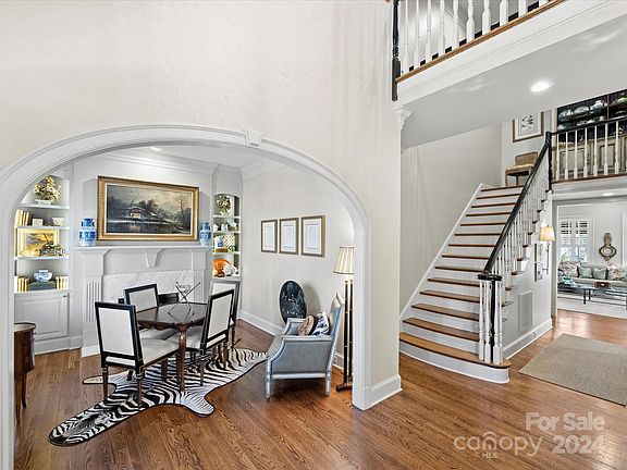 5th image of 5118 Oxford Crescent Ct