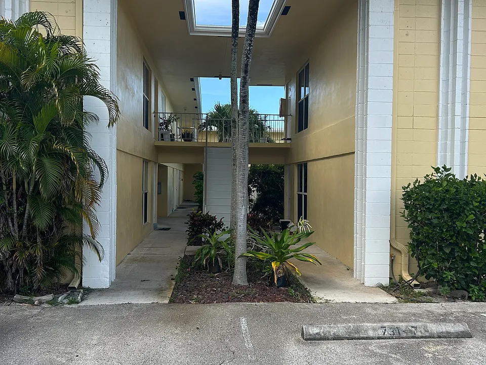 731 Hummingbird Way #1