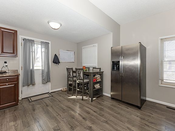 4th image of 516 W Wells St