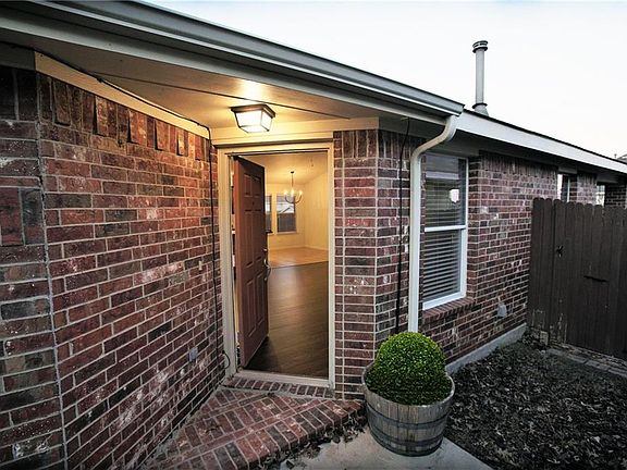 4th image of 12116 Thicket Bend Dr