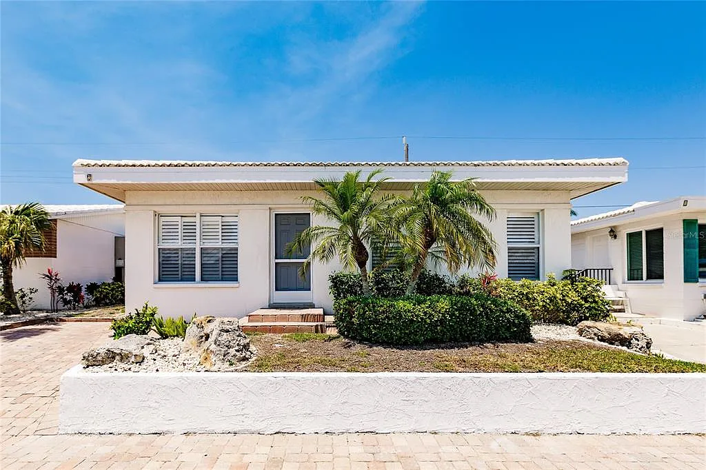 2 bed, 2.0 bath, 1056 sqft, $8,970 — Photo 1