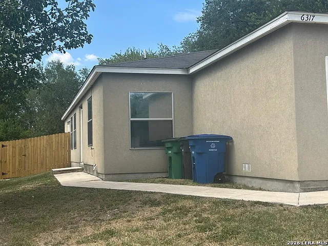 2 bed, 2.0 bath, 935 sqft, $1,195 — Photo 2