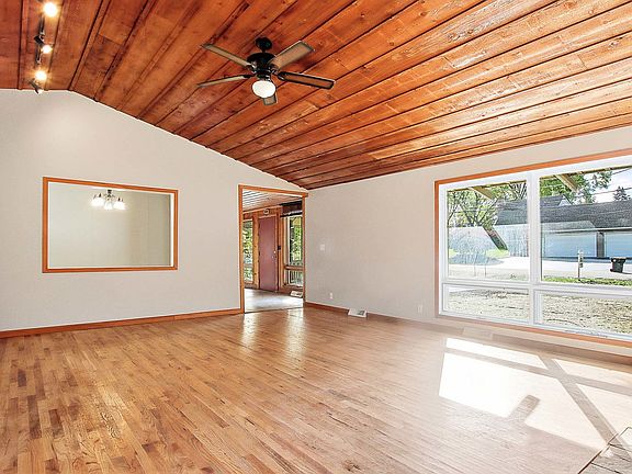 4th image of 26654 W Woodland Ave