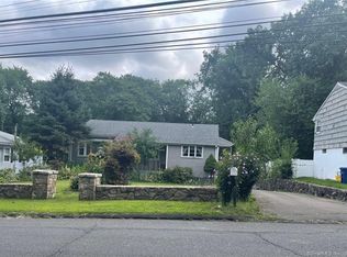 2105 Old Town Rd, Bridgeport, CT 06606