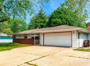 1714 Juniper Ln, Machesney Park, IL 61115