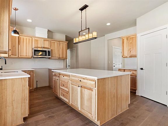 4th image of 3565 Reserve Dr