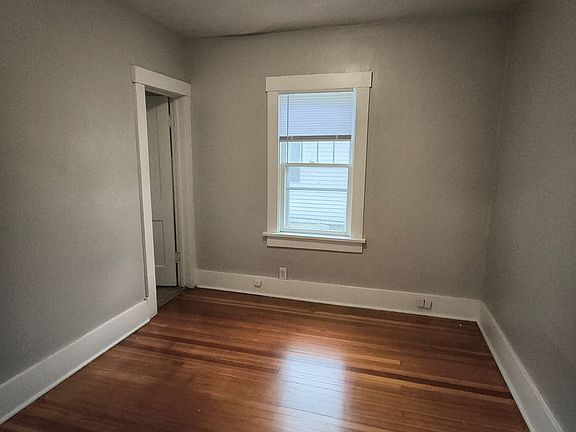 4th image of 419 S 24th St