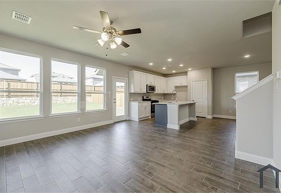 3rd image of 733 Portina Dr