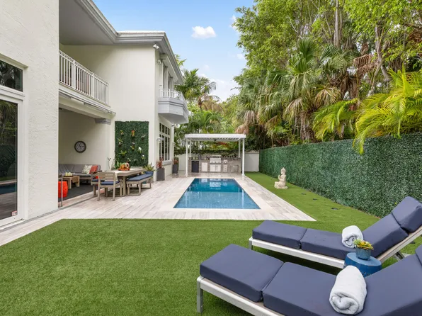 24 Grand Bay Estates Circle, Key Biscayne, FL 33149