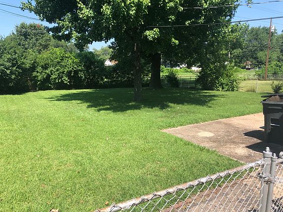 3rd image of 845 Saint Patrice Ln