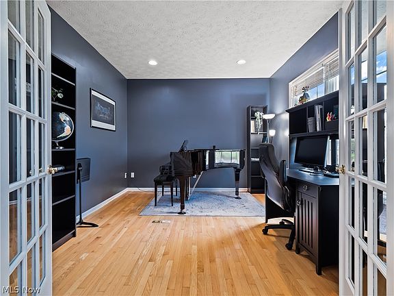 5th image of 27336 Maurer Dr