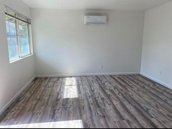 4th image of 1067 W Spruce St #2
