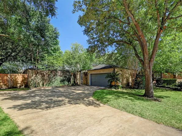 11902 Rocky Knoll Dr, Houston, TX 77077