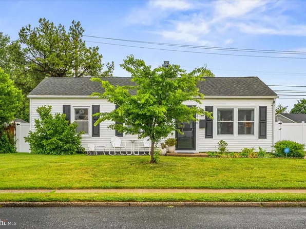 466 Carrollton Dr, Frederick, MD 21701