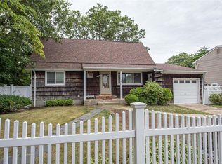 101 Brooklyn Ave, Huntington, NY 11743