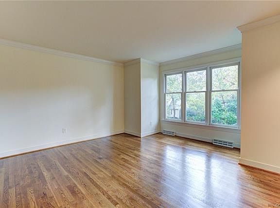 4th image of 8216 Buford Oaks Dr