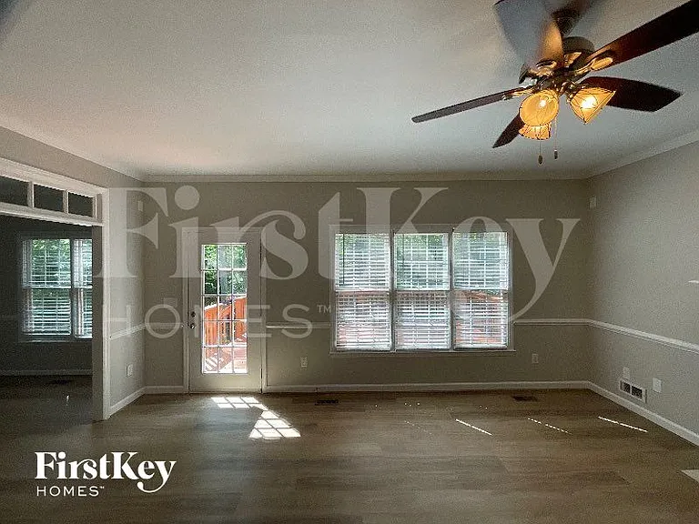 5888 Cottonwood Ln — Photo 2