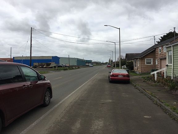 5th image of 2705 Bay Ave