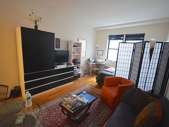 3rd image of 207 E 15th St APT 3E