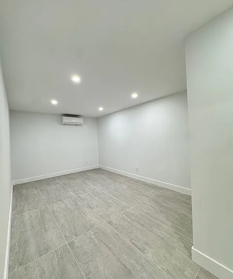 1634 W 2nd St #1A — Photo 3