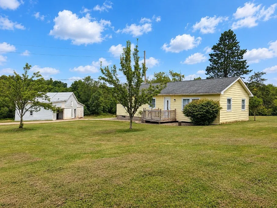 3 bed, 2.0 bath, 1200 sqft, $2,500 — Photo 3