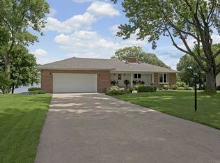 211 Lakeview Terrace Blvd, Waconia, MN 55387