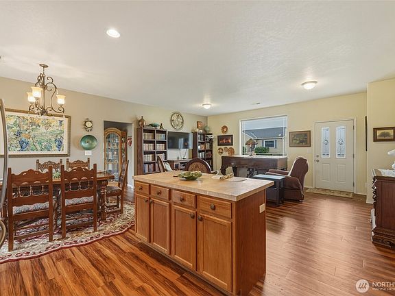 5th image of 405 Offner Road