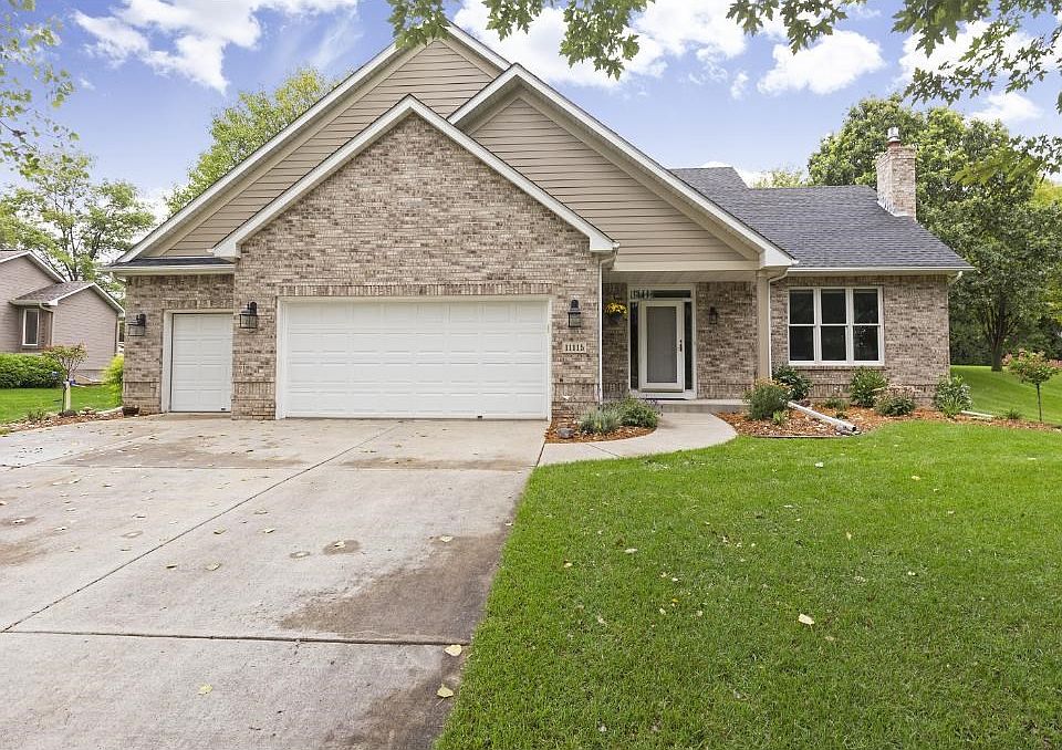 Stunning custom built 2-Story with a main lvl owner's suite!