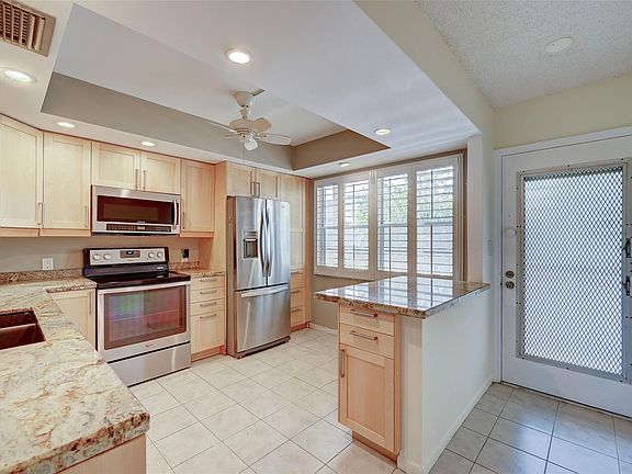 2nd image of 4402 MARTINIQUE Court #D2