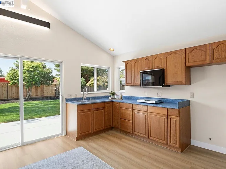 5613 Abington Ct — Photo 3
