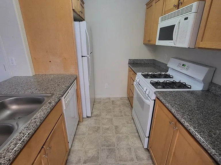 133 Palmer Ct — Photo 4