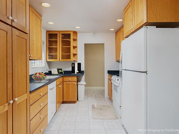 5th image of 229 W Norgate St