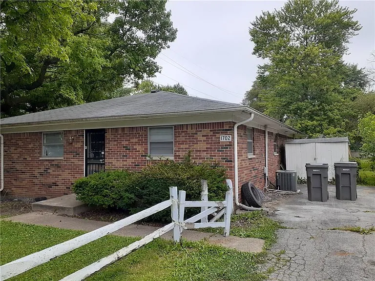1702 N Graham Ave — Photo 6