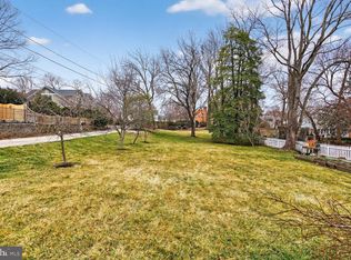 5715 27th St N, Arlington, VA 22207