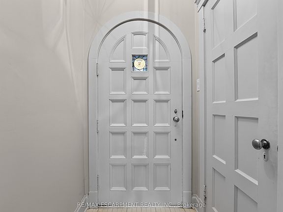 4th image of 4937 King St