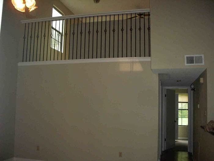 1st image of 23 Bloomfield Dr