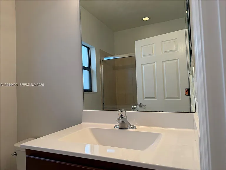 737 SE 37th Pl — Photo 39