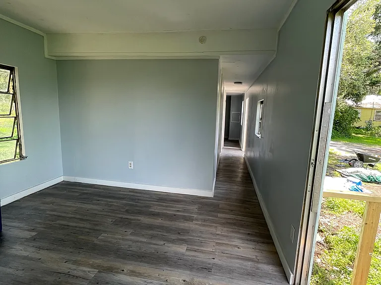 3313 Johnson Ave E — Photo 3