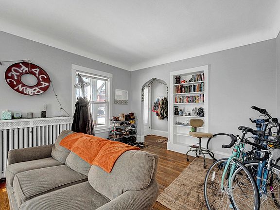 4th image of 2523 Pleasant Ave #1