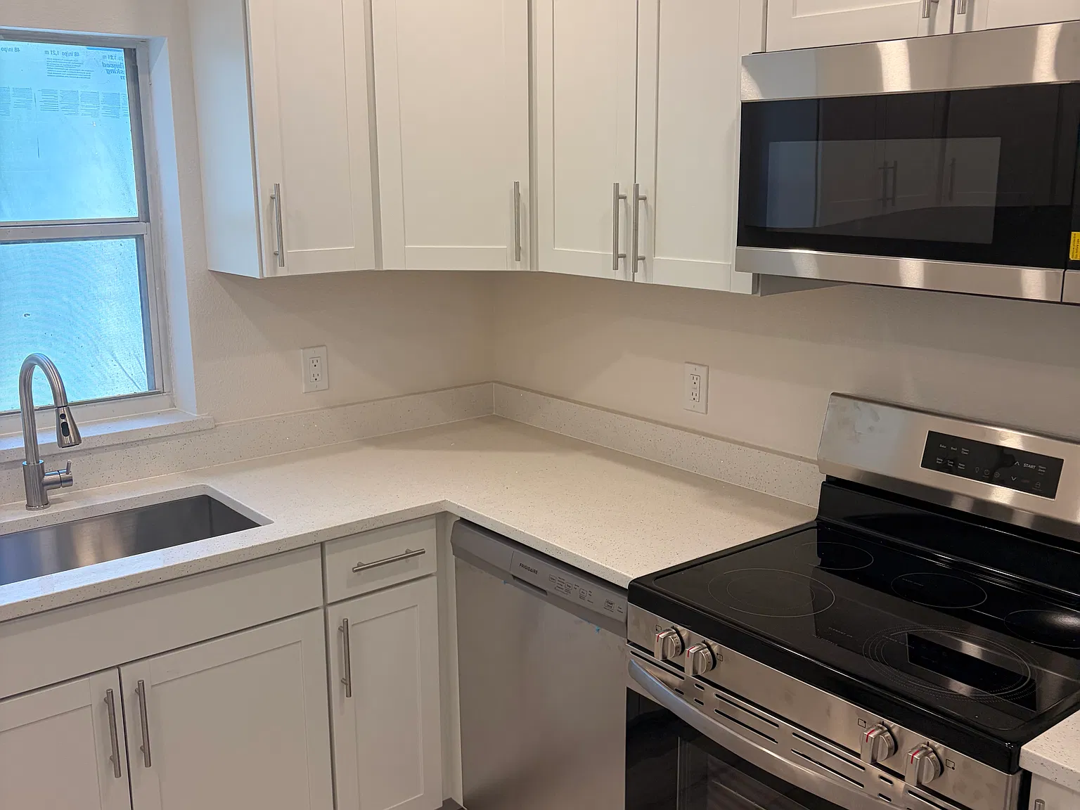 2 bed, 1000 sqft, $2,400 — Photo 3
