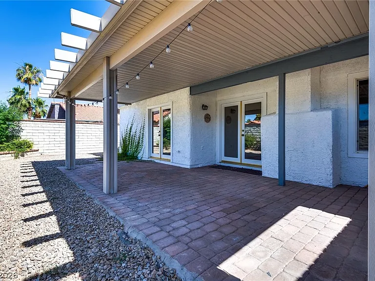 2504 Sidonia Ave — Photo 3