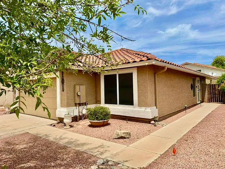 7568 W Kerry Ln — Photo 8