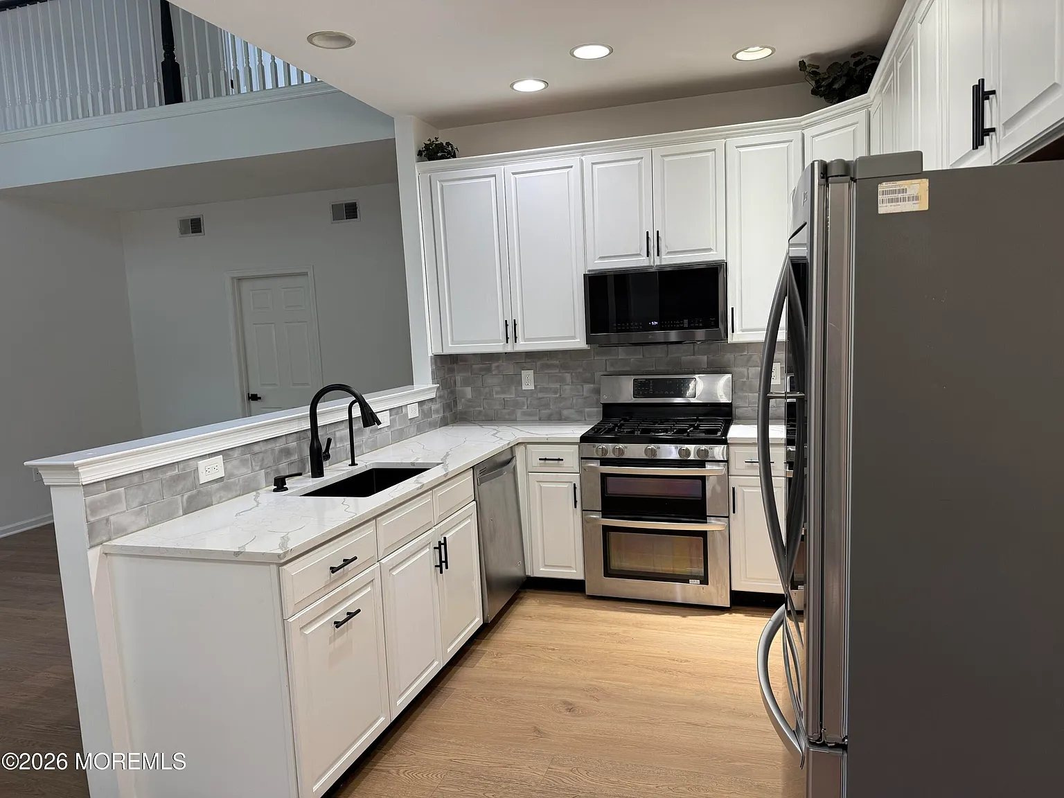 3 bed, 2.5 bath, 1984 sqft, $3,900 — Photo 4