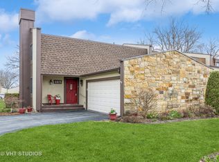 165 Cascade Dr, Indian Head Park, IL 60525