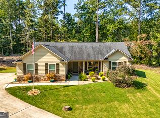 894 Happy Valley Cir, Newnan, GA 30263