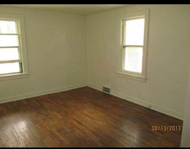 1st image of 1821 W Saginaw St