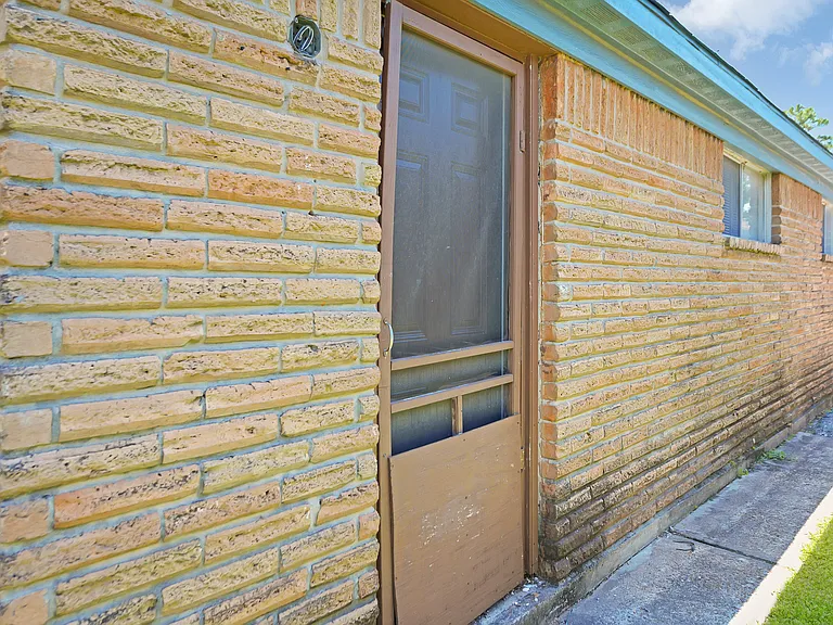 Pickfair Apartments — Photo 2